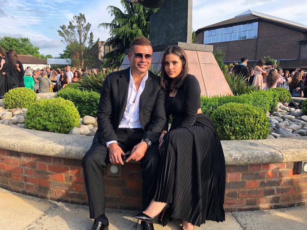 بالصور - هجوم جديد على ابنة عمرو دياب بسبب حركاتها وملابسها