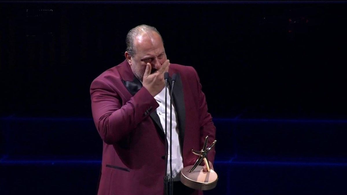 فيديو مؤثر - بكاء خالد الصاوي أثناء تكريمه من مهرجان الجونة