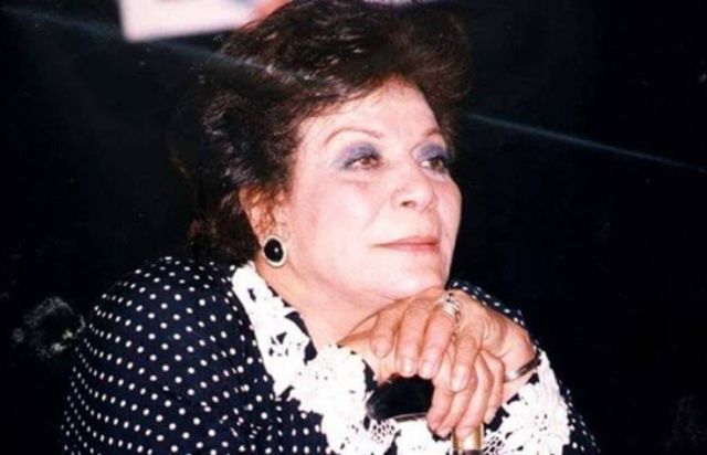 نجل عايدة عبد العزيز: والدتي مصابة بالألزهايمر ولا أحد يسأل عنها