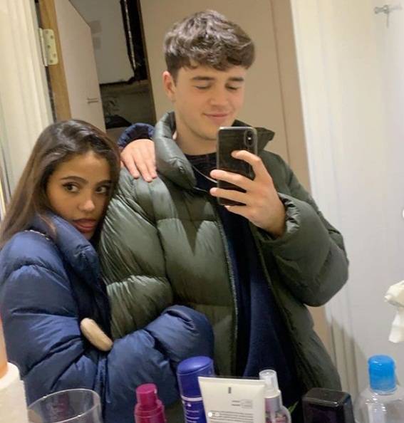 بالصور - هذا هو حبيب جنا عمرو دياب الأجنبي الذي ظهرت معه بالمايوه