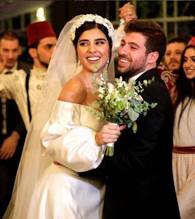 بالفيديو - جنون وإثارة.. هكذا تمضي زينة مكي شهر العسل