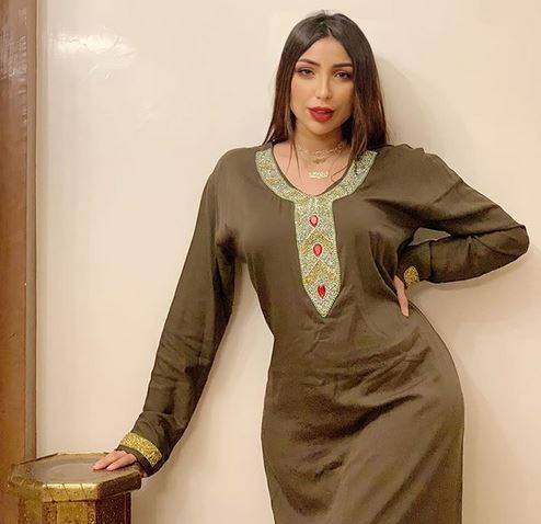 دنيا بطمة تتعرض للانتقاد مجدداً بسبب صورها مع ابنتيها