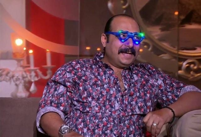 محمد ثروت يردّ على منتقدي ملابسه ويتعرض للهجوم لاستخدامه آية قرآنية