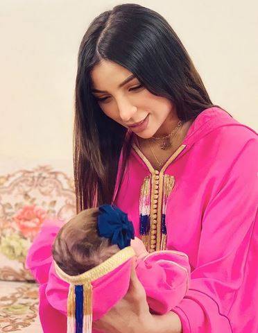 صور من دون فوتوشوب - دنيا بطمة لم تستعِد رشاقتها بعد الولادة