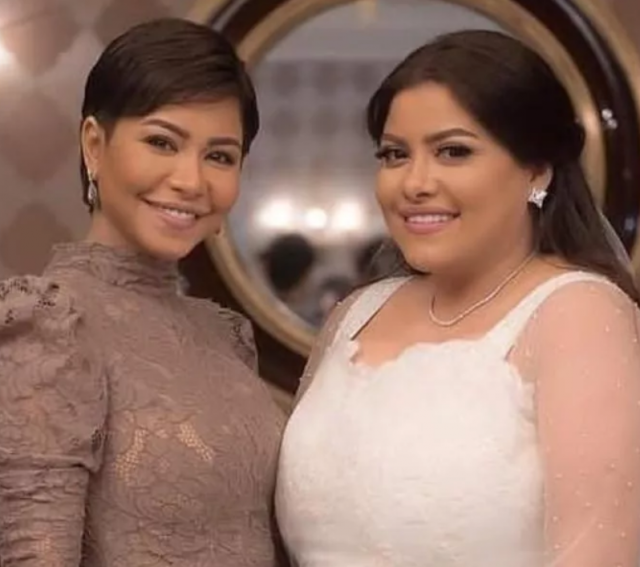 شيرين عبد الوهاب وشقيقتها إيمان 