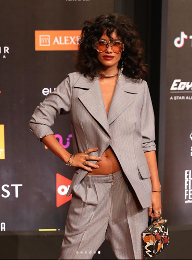 بإطلالة جريئة.. سينتيا خليفة تشعل السجادة الحمراء في الجونة