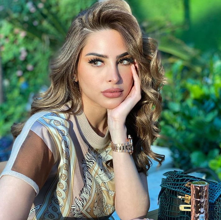 بالفيديو – طريقة تعبير زوج فوز الفهد عن رومانسيته تثير السخرية والانتقاد