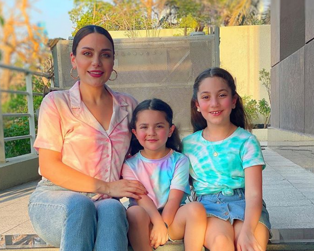 في فيديو طريف - حفيدة هيفاء وهبي تغفو أثناء الدرس الافتراضي