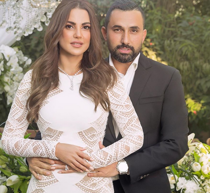 بالصورة – تعرّفوا إلى الزوجة الأولى لزوج درّة وأولادهما