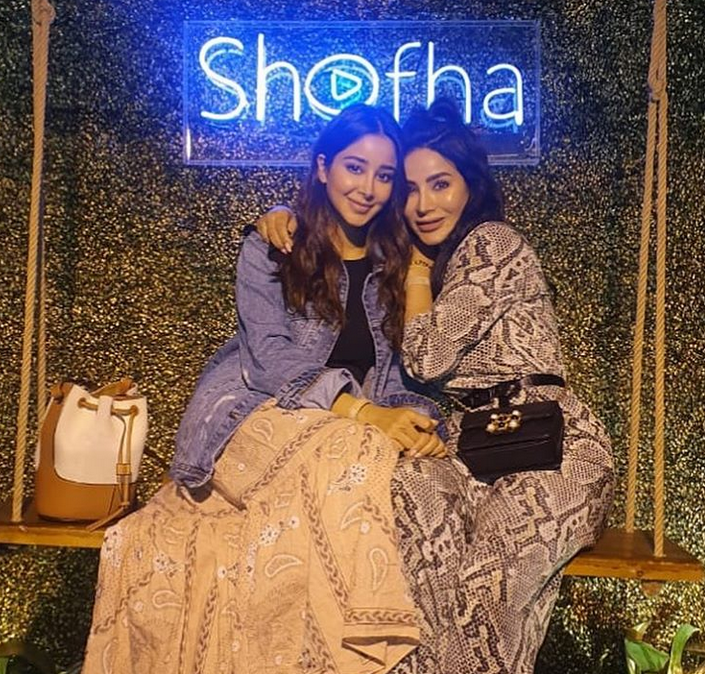 بالصورة  - لجين وأسيل عمران تتبادلان الرسائل المؤثرة لهذه المناسبة