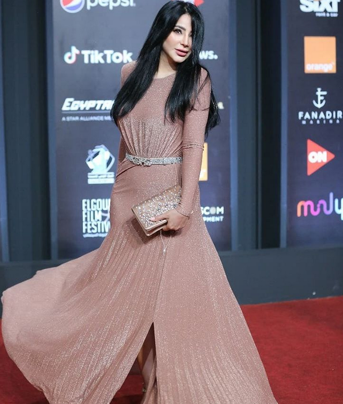 بالصور  - لجين عمران وأروى جودة بالتصميم نفسه... بمن يليق أكثر؟