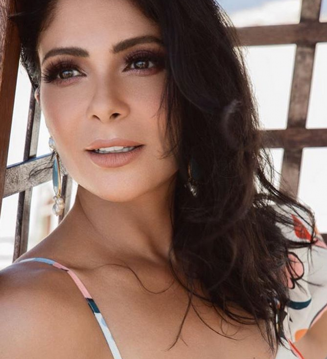 بالصورة – شاهدوا كيف كانت منى زكي في أول عمل فني لها منذ 29 عاماً