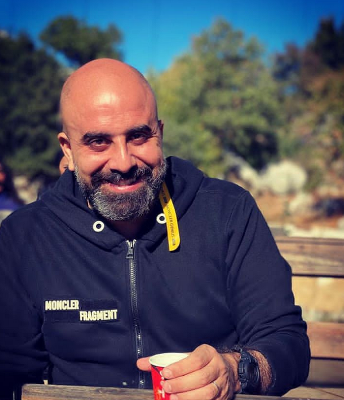 هجوم على هشام حداد بسبب سيارته باهظة الثمن وهو يرد