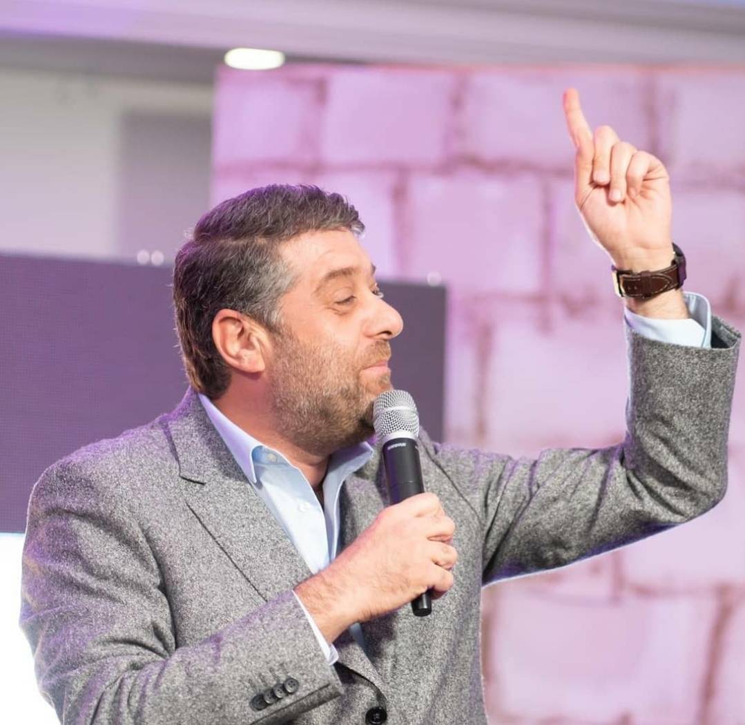 الموت يفجع النجم فادي صبيح