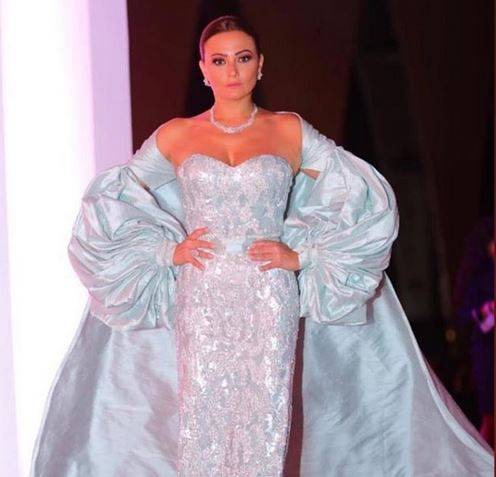 بالفيديو - بشرى تتحدث عن فساتين مهرجان الجونة.. وتصف إطلالات هذا النجم بالأجرأ