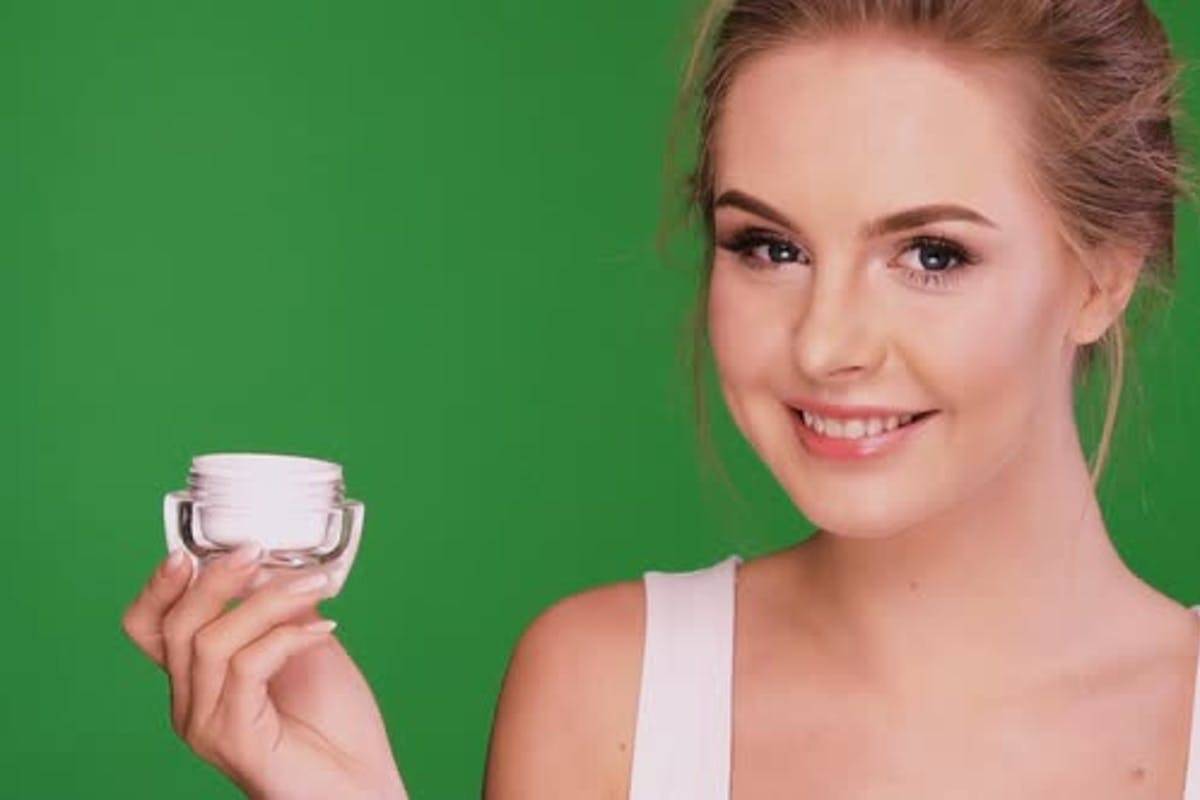 لهذا السبب المهم يحتوي كريم العناية ببشرتك على الكالسيوم