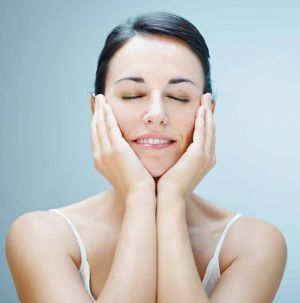 تمرين لتنحيف الوجه يجعله كوجوه النجمات الرشيقات