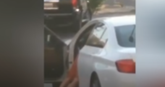 بالفيديو - الداخلية الكويتية تقبض على شاب وفتاة لارتكابها فعلاً فاضحاً في الطريق العام