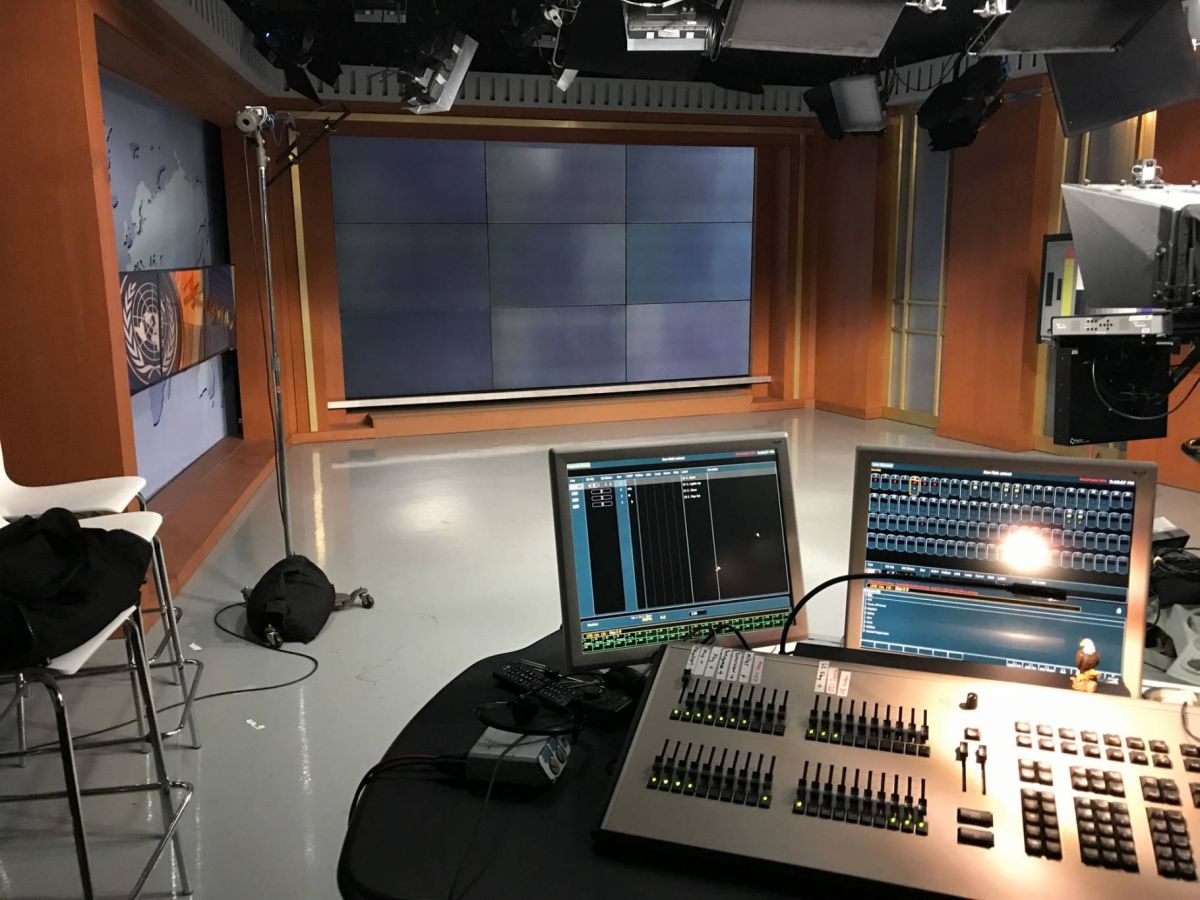 وفاة مقدّم برامج شهير في دار للرعاية