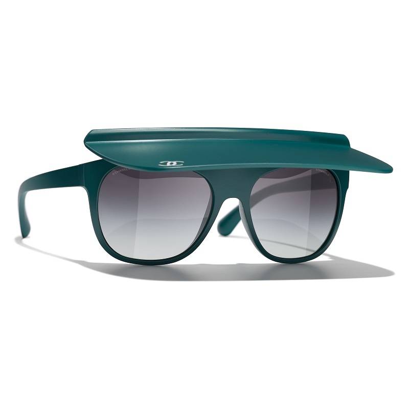 مجموعة Cruise.. نظارات شمسية جريئة من CHANEL