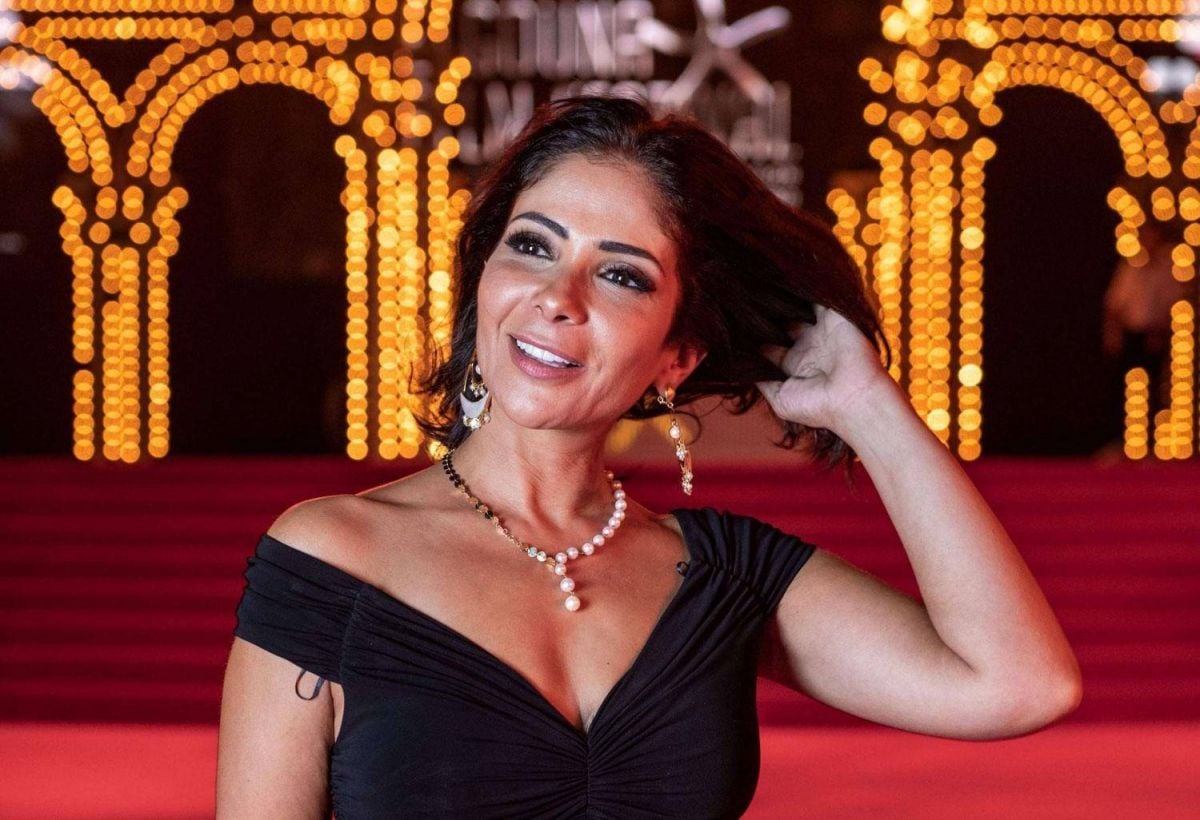 منى زكي تلبّي طلب الطفلة 