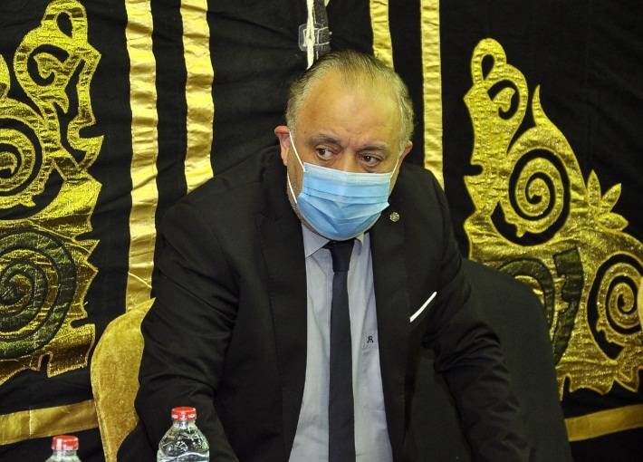 بعد غياب الفنانين عن عزائه.. أشرف زكي يعلن تكريم فايق عزب