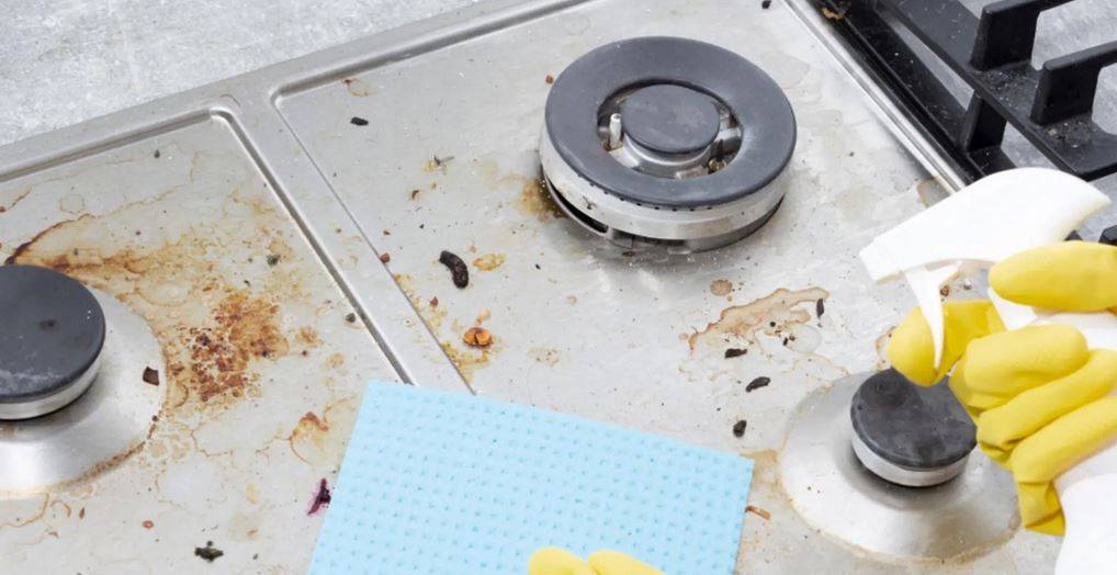 مكونان في كل منزل لتنظيف عيون الغاز والفرن في دقائق