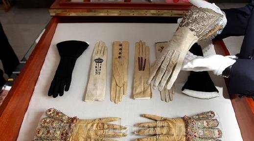 قفازات الملكة