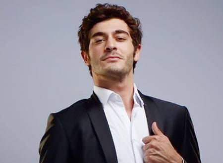 الموت يفجع النجم التركي بوراك دينيز