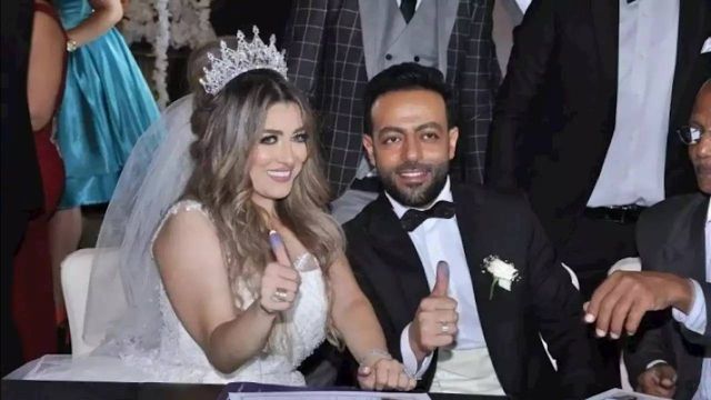 زوجة تامر عاشور تردّ على جمهوره: 