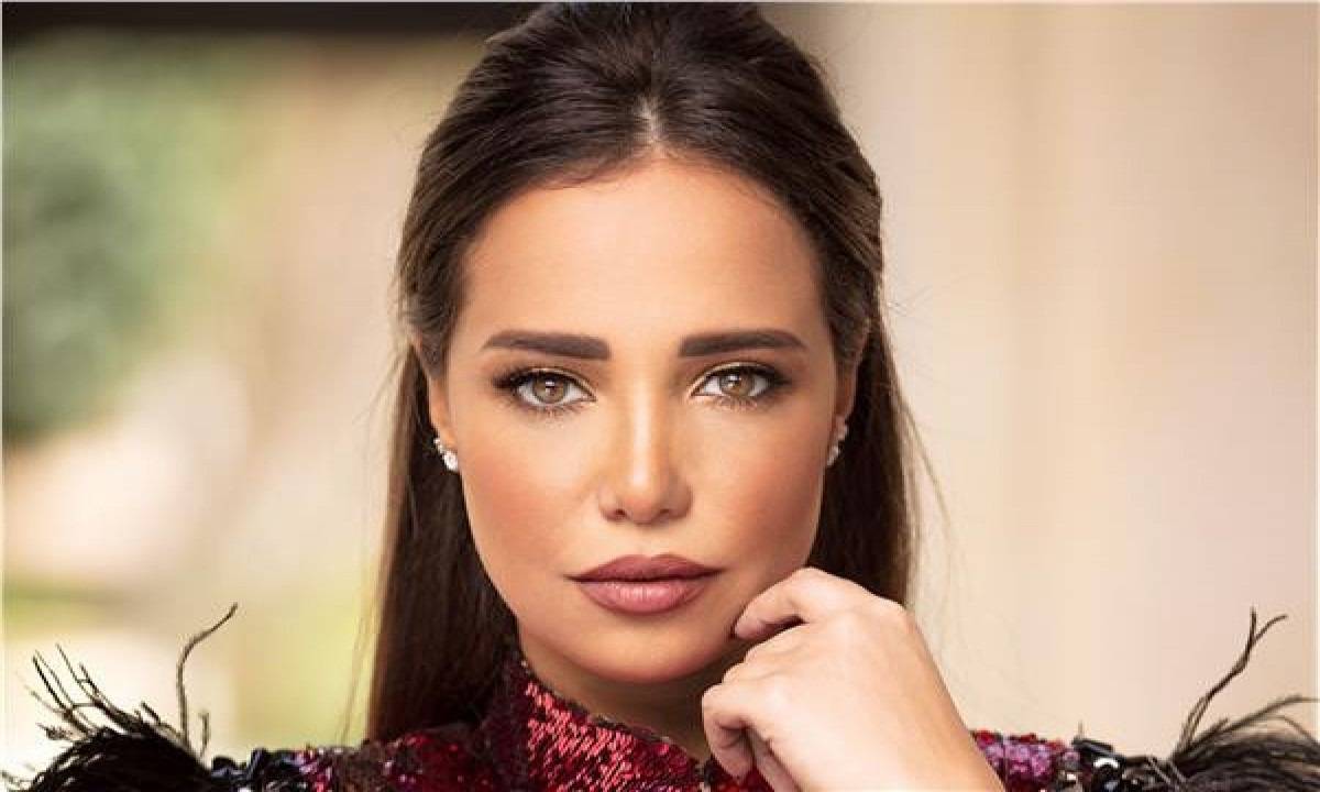 مطربة مصرية تعلن اعتزالها وتعلق: زمن حمو بيكا