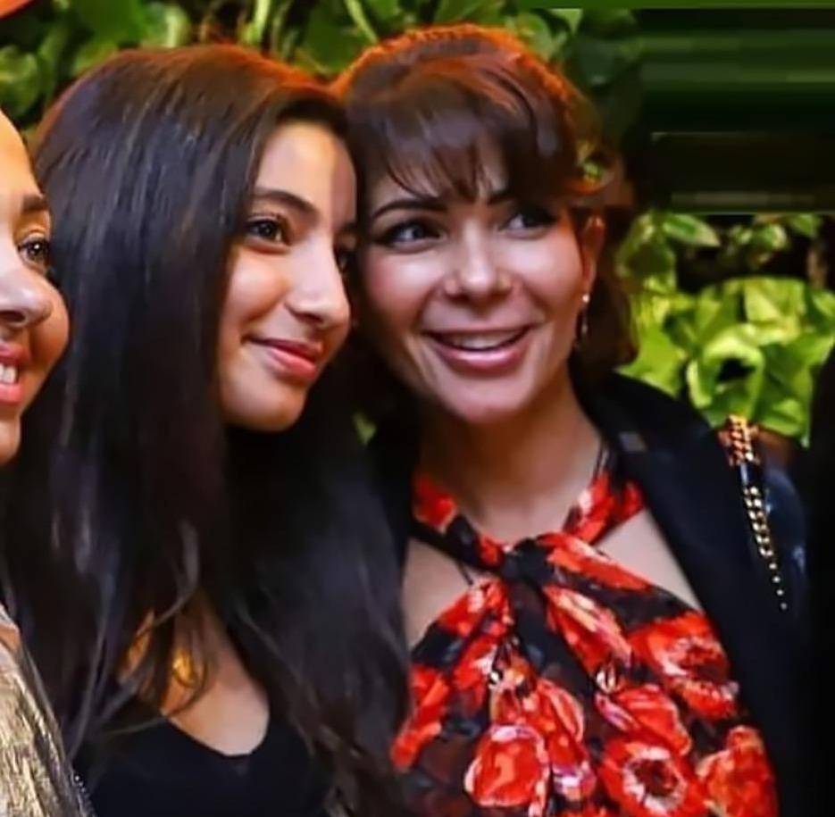 بالفيديو - منى زكي وابنتها تشاركان في 