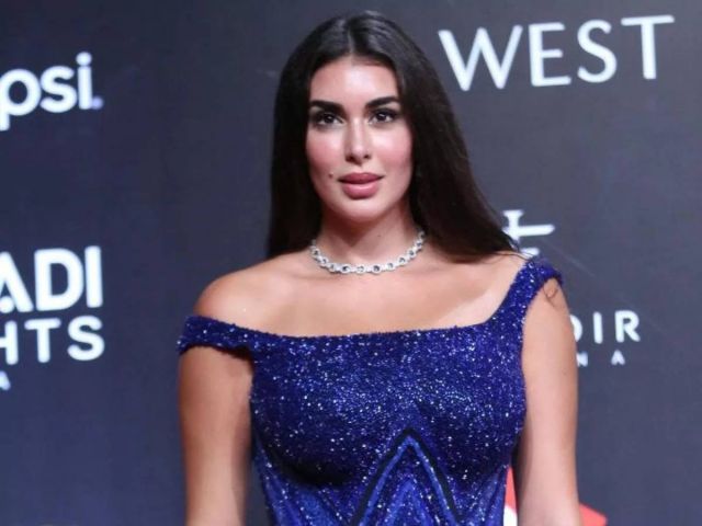 ياسمين صبري تؤكد عدم إصابتها بكورونا بطريقتها الخاصة من منزلها الفخم