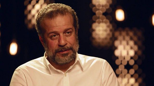 بالفيديو - شريف منير يخضع لمسحة كورونا بعد عودته من الجونة