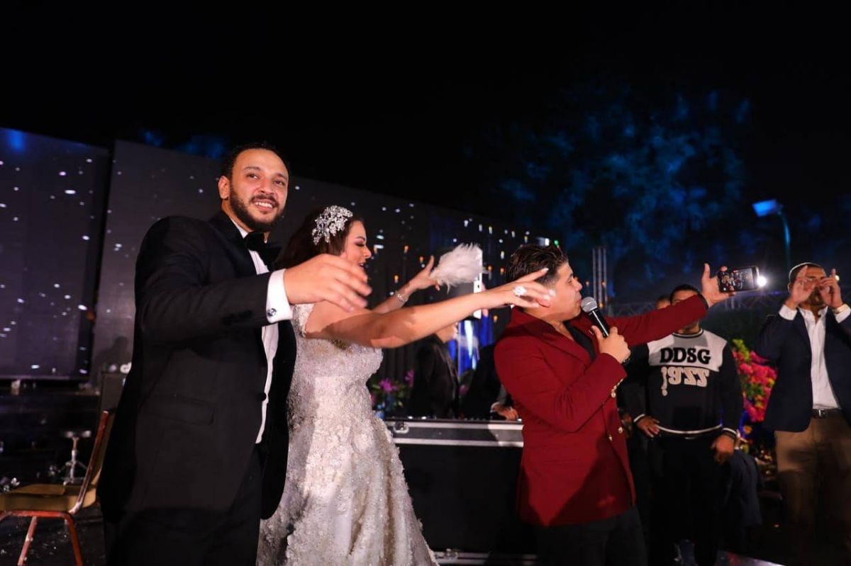 بالفيديو - بعد أزمة دعوات الزفاف... هنادي مهنّى وزوجها يقطعان شهر العسل ويحرجان والدها