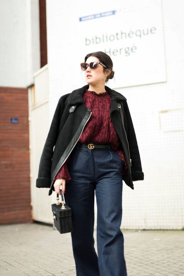 سروال جنيز السبعينيات عاد... هكذا ترتدينه بأناقة