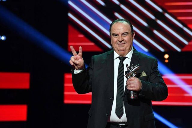 صورة قديمة نادرة لوليد توفيق وعبده ياغي... وسامة الأخيرة لافتة