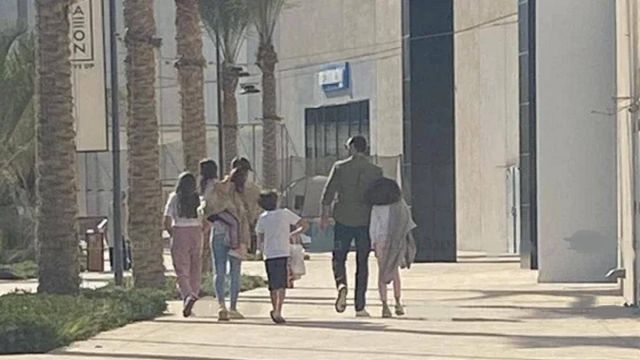 معز مسعود مع حلا شيحة وابنائها