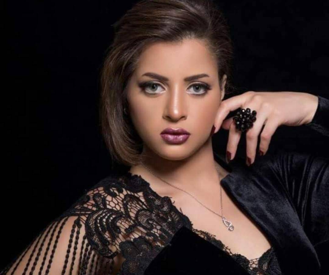 منى فاروق تعاني في دبي وتعلق: 