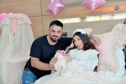 بالصور - دنيا بطمة تستعرض الضيافة الفخمة وتجهيزات استقبال مولودتها