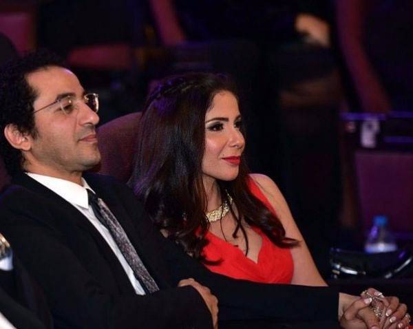 بالفيديو - أحمد حلمي يسخر من طبخ منى زكي