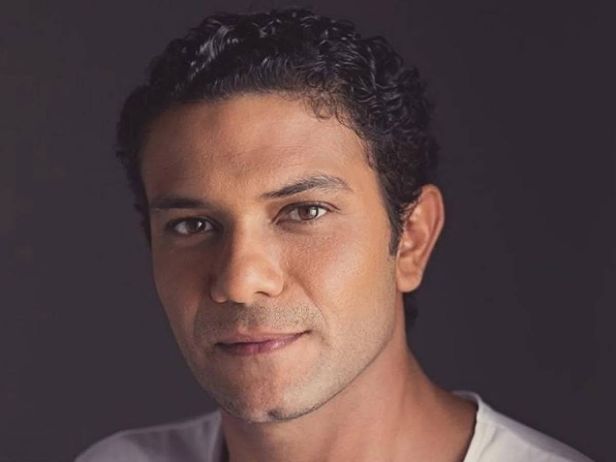 آسر ياسين يعلن انتهاء فترة العزل المنزلي