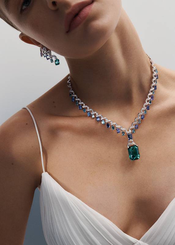 LOUIS VUITTON STELLAR TIMES HIGH JEWELLERY رخلة الى مركز الكون