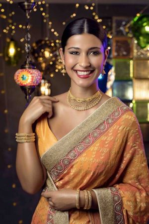 "داماس" تحتفل بالتراث الهندي بالذهب والماس