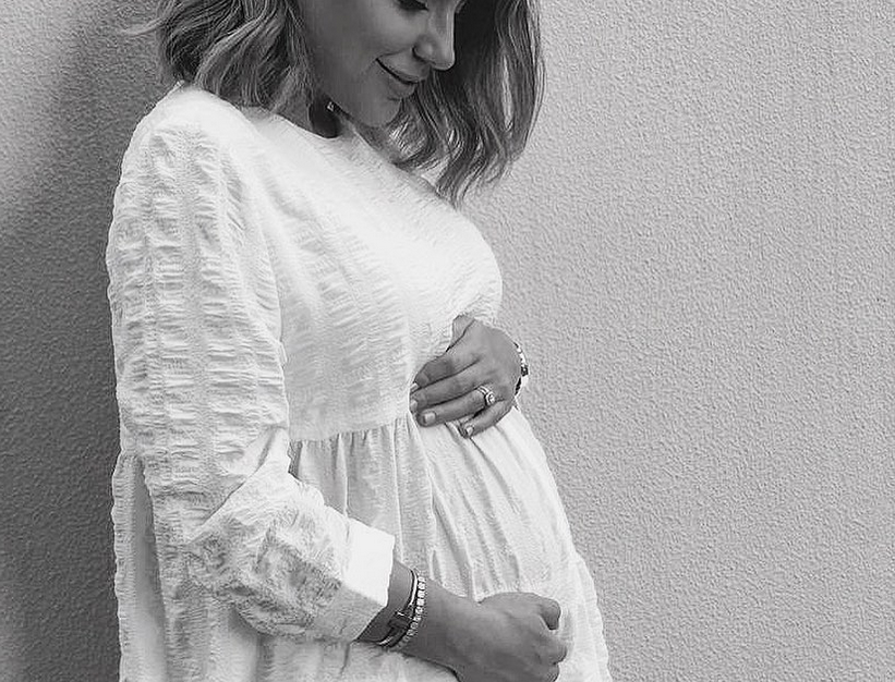 بالفيديو – إعلامية عربية تكشف تخلّي زوجها عنها بعد يومين من إجهاض طفلهما