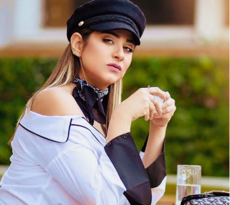 بالصور والفيديو – إنجي شرف تتعرض لحادث سير