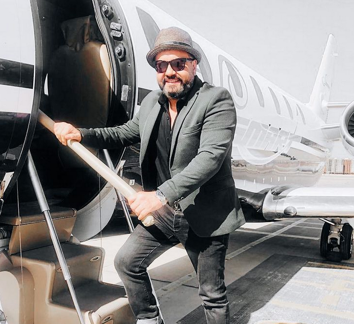 بالصورة – إدوارد يستعيد ذكريات المدرسة... هل تغير شكله كثيراً؟