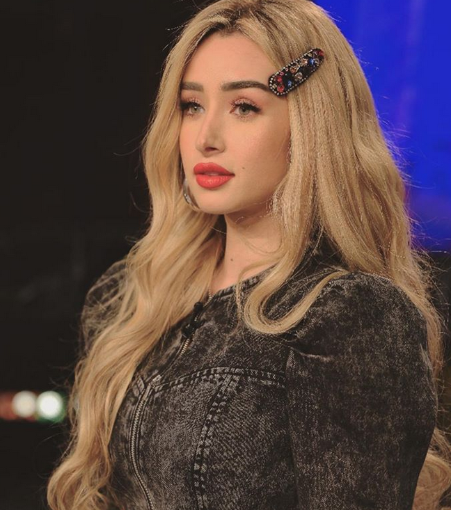 تعليق لصديقة هنا الزاهد يطلق التساؤلات حول حملها