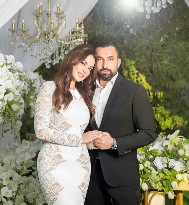 بعدما ارتدته خلال عقد قرانها... إليك سعر فستان درّة