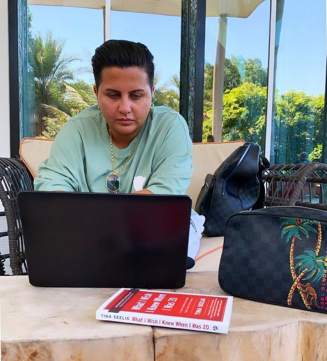 بالفيديو – تعرفوا إلى شقيقة شمة حمدان التي تعرّضت مثلها للتنمّر القاسي